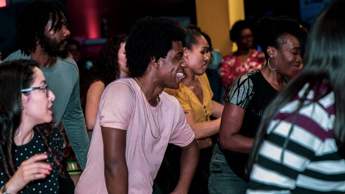 Group_Dancing